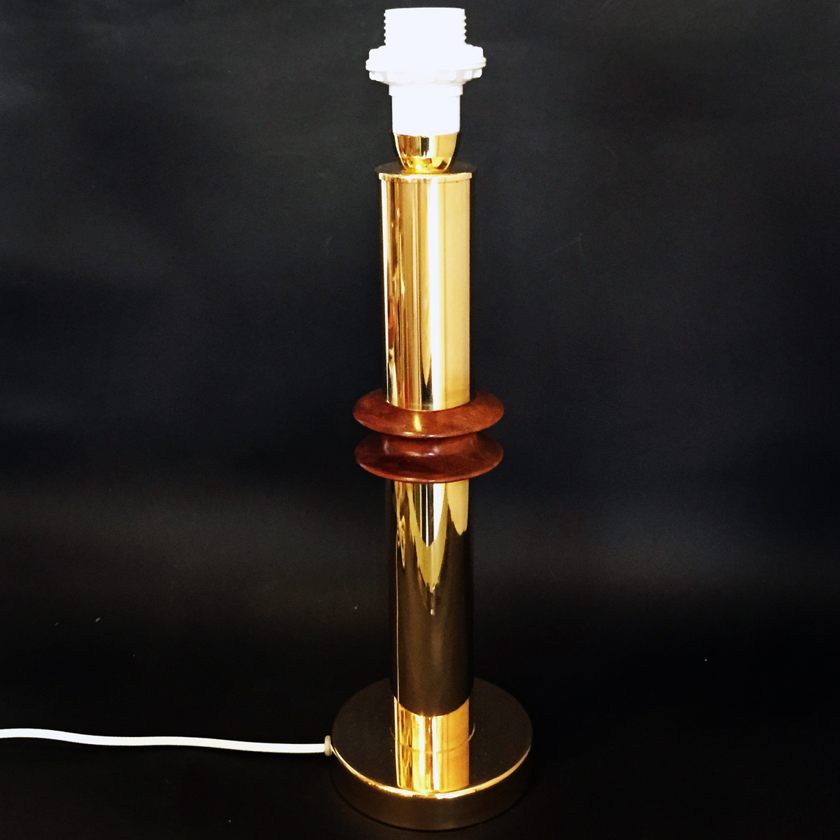 FABRIKEN_bordslampa_ringus_